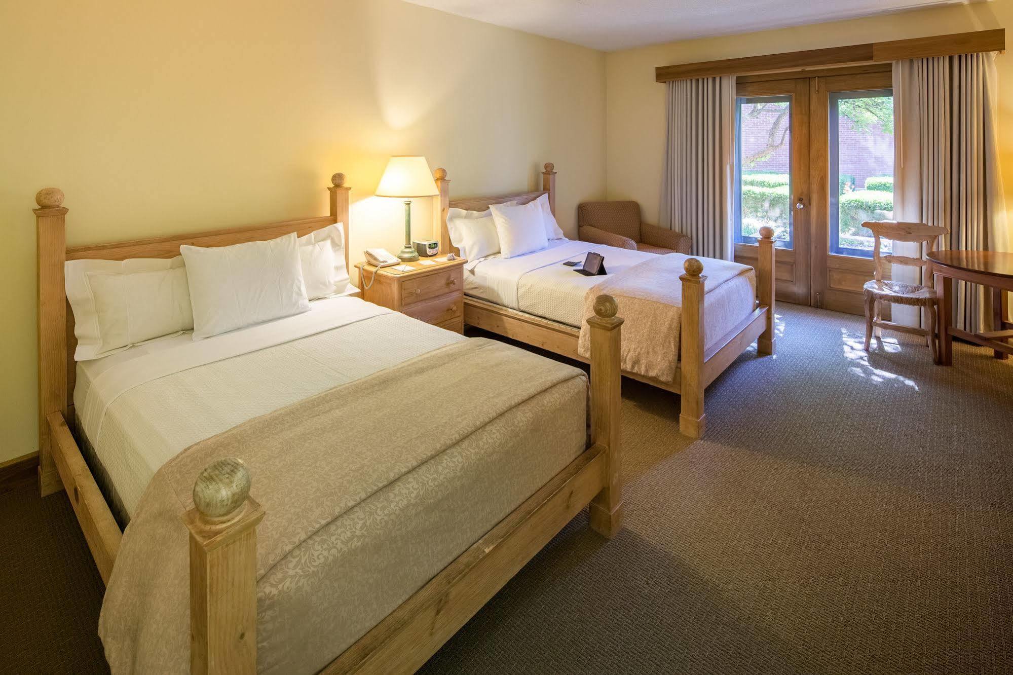 And Conference Center Hotel New Harmony