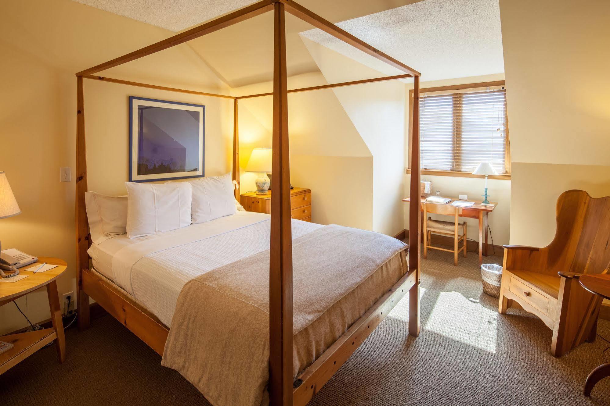 And Conference Center 3* New Harmony